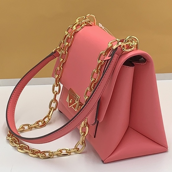 MICHAEL KORS
Cece Medium Flap Faux Leather PKT
Shoulder Satchel Crossbod… - Picture 3 of 16